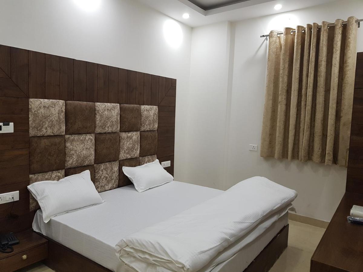 New Gokul Grand Hotel Dehradun Exterior photo